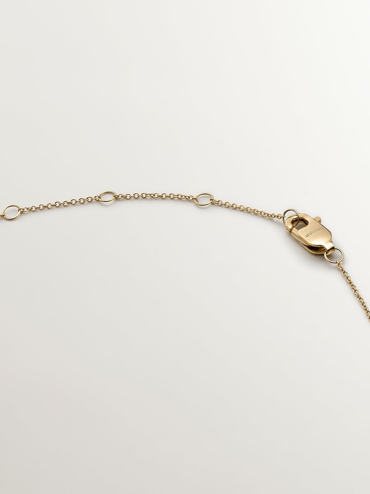 Colgante de oro amarillo de 9K con esmeralda y diamante