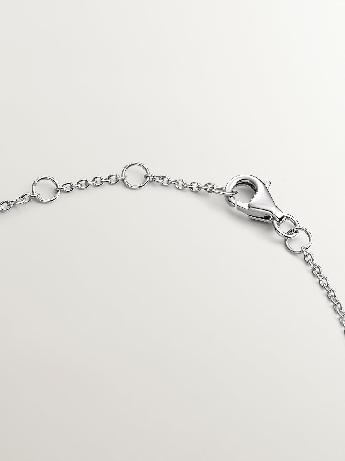 Pulsera de oro blanco de 18K con diamantes en talla brillante