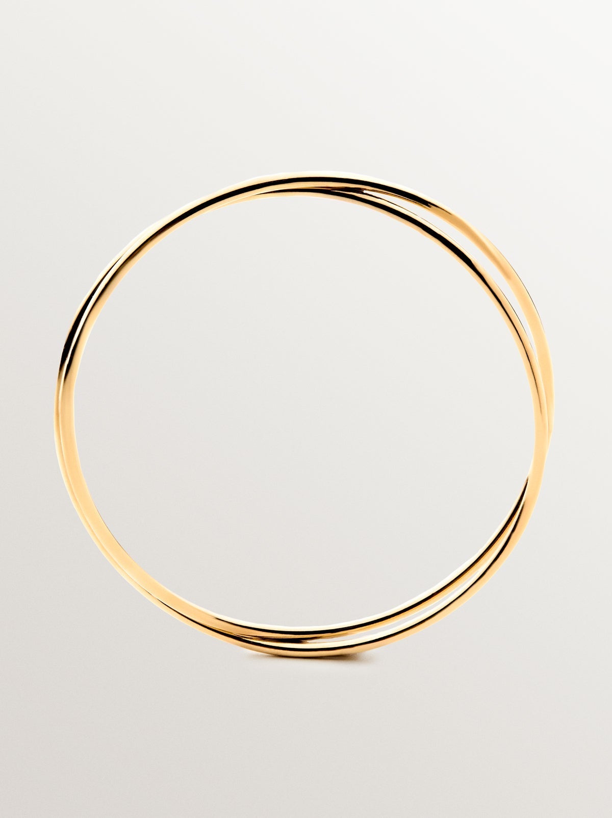 Pulsera rígida estilo semanario de plata 925 bañada en oro amarillo de 18K.