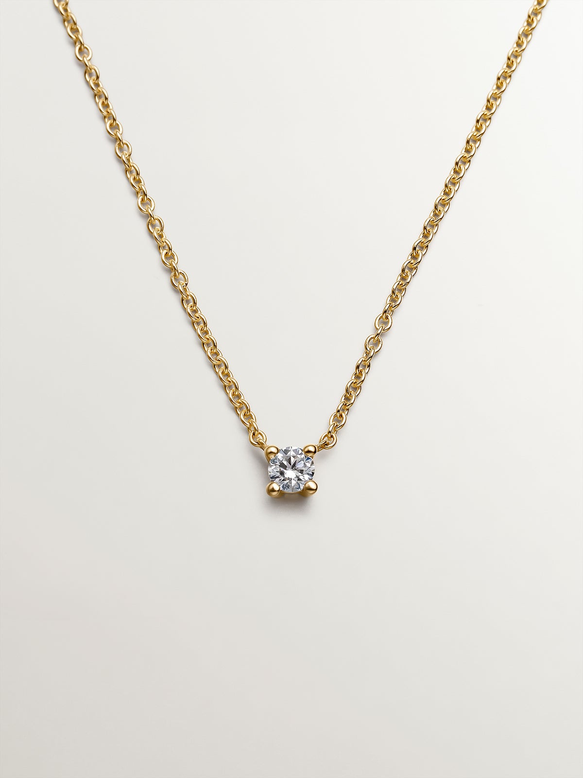 Colgante de oro amarillo de 18K con diamante de 0,1 cts