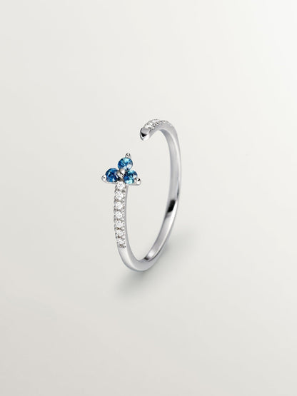Anillo de oro blanco de 9K con diamantes y trébol de zafiros azules