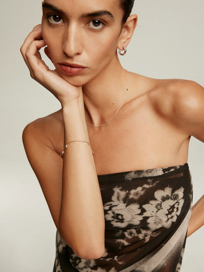 Pulsera de plata 925 bañada en oro amarillo de 18K con perlas de río y nenúfar