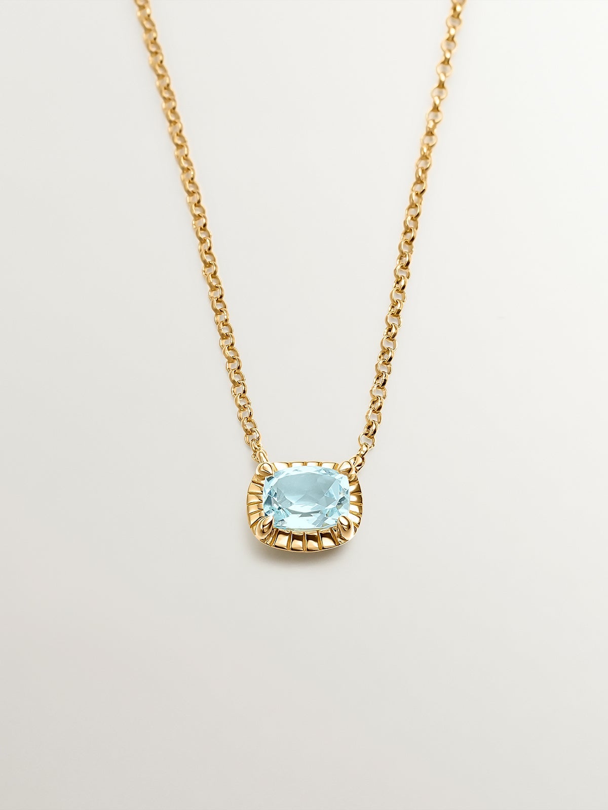 Colgante de plata 925 bañada en oro amarillo de 18K con topacio azul sky