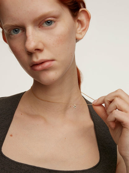 Colgante de plata 925 bañada en oro amarillo de 18K con topacio azul sky y zafiros blancos