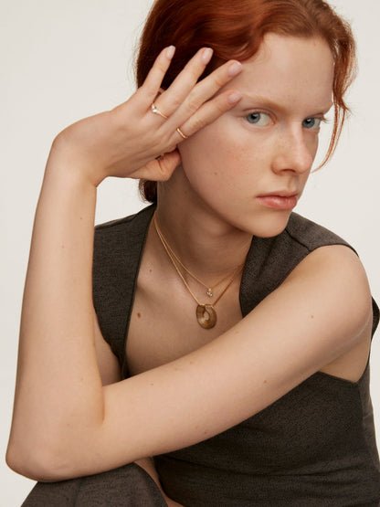 Colgante de plata 925 bañada en oro amarillo de 18K con topacio azul sky y zafiros blancos