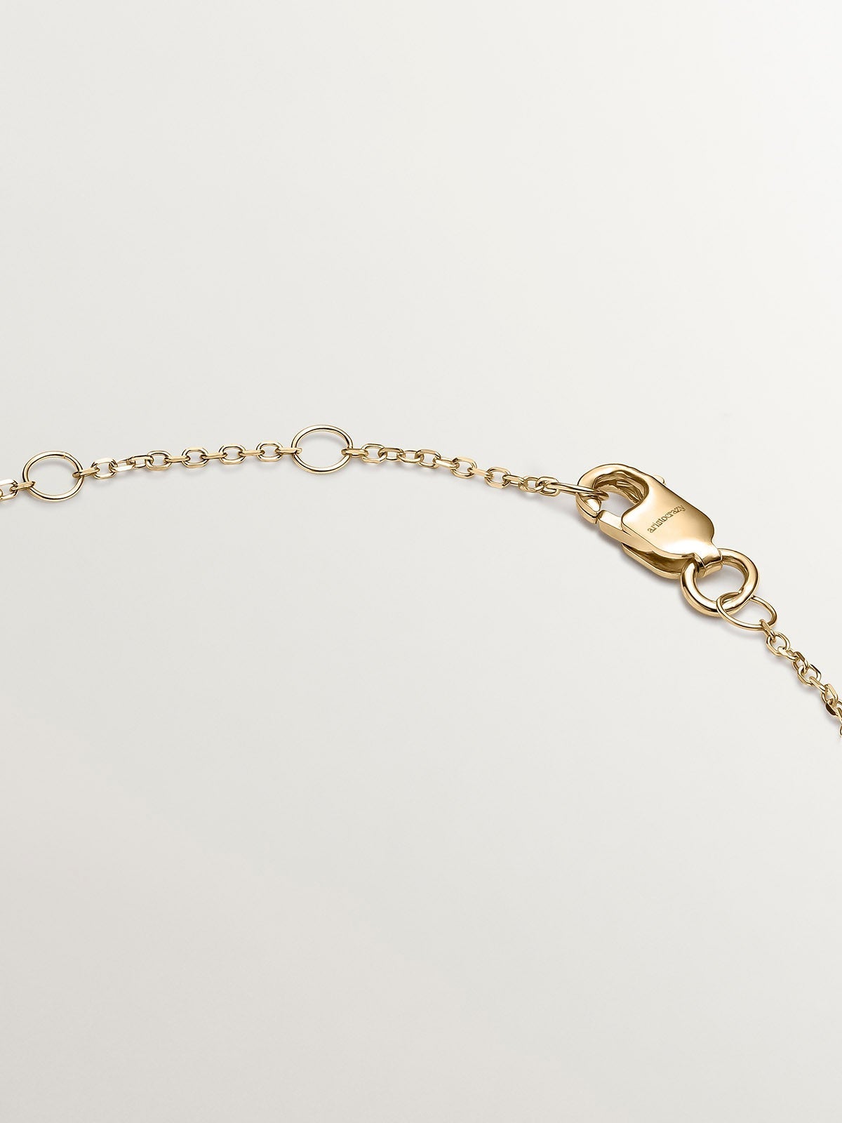 Pulsera de oro amarillo de 9K con zafiro, esmeralda, rubí y diamantes