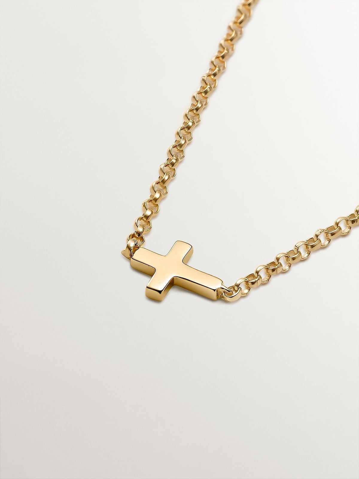 Pulsera de oro amarillo de 9K con cruz