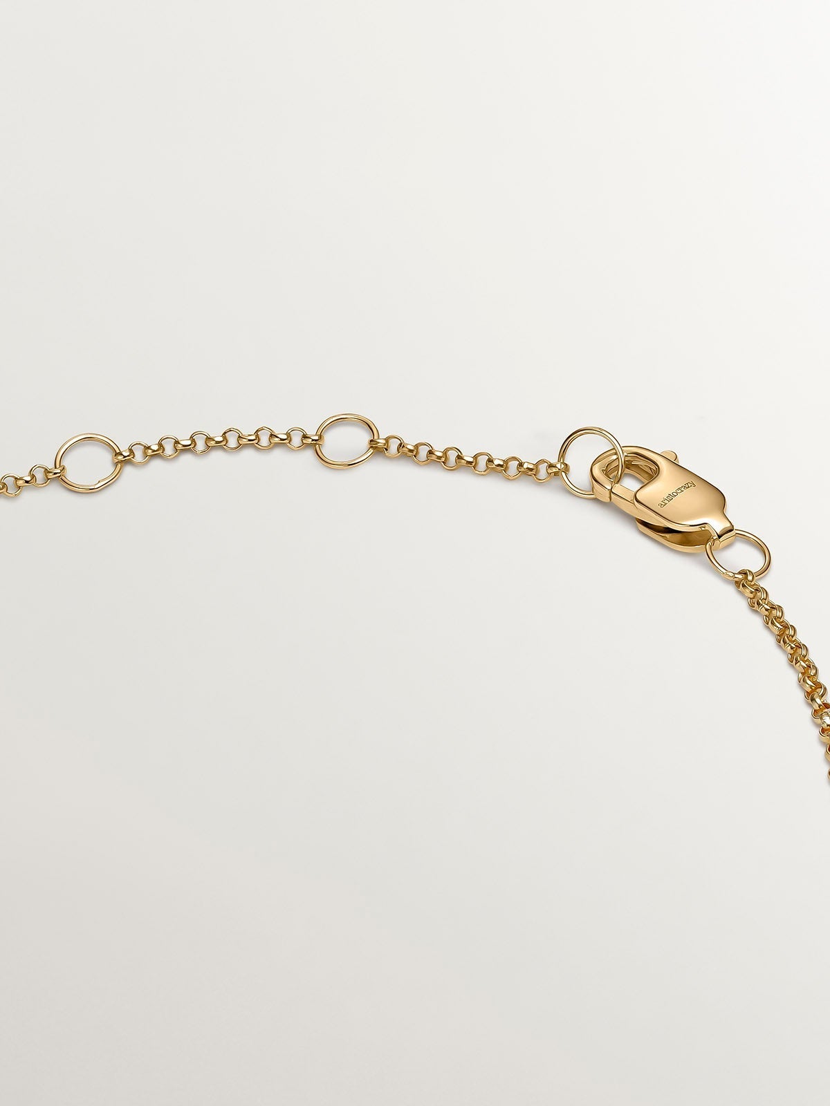 Pulsera de oro amarillo de 9K con cruz