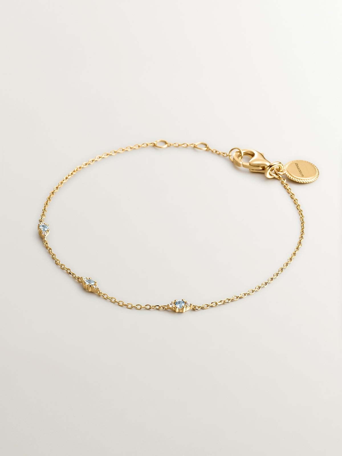Pulsera de plata 925 bañada en oro amarillo de 18K con topacios azul swiss y blanco