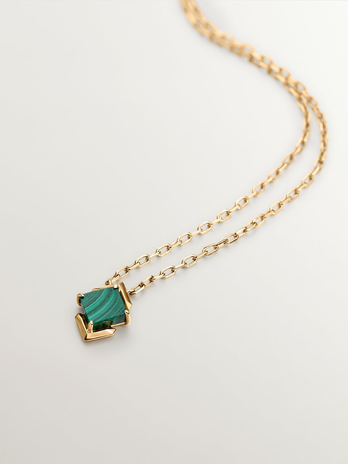 Colgante de oro amarillo de 9K con malaquita verde