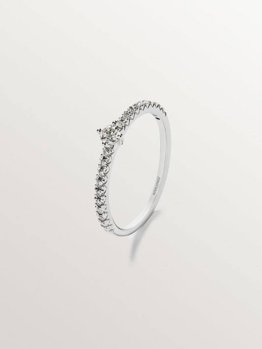 Anillo de oro blanco de 18K con diamantes
