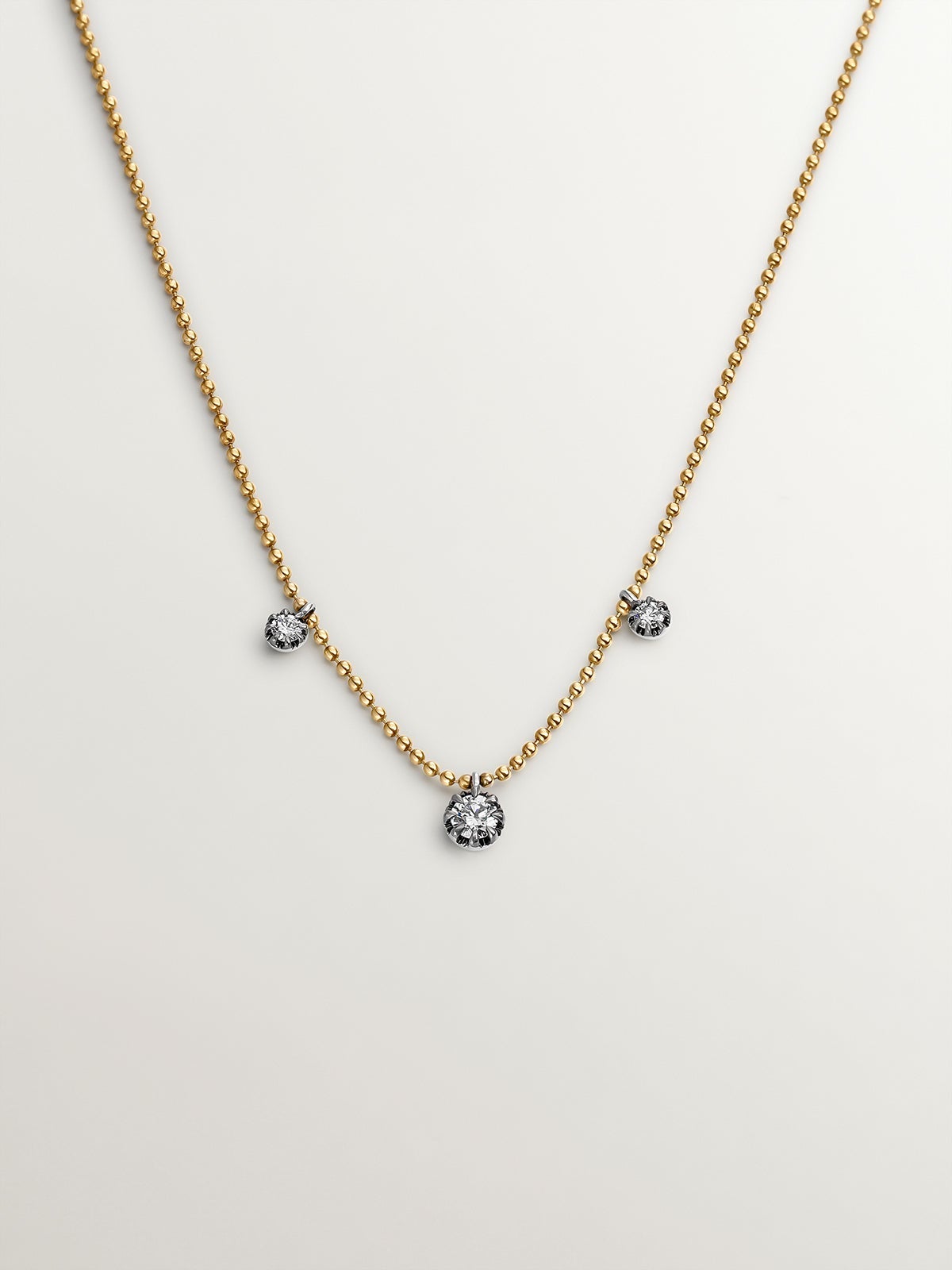 Collar de oro amarillo de 18K con efecto envejecido y diamantes en talla brillante