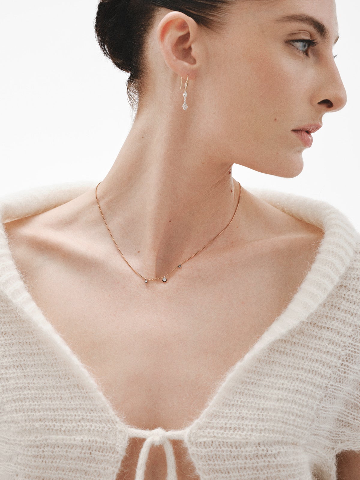 Collar de oro amarillo de 18K con efecto envejecido y diamantes en talla brillante