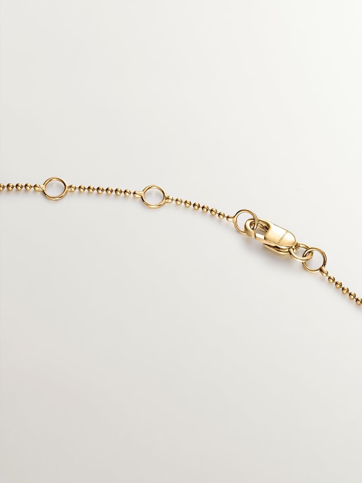 Collar de oro amarillo de 18K con efecto envejecido y diamantes en talla brillante