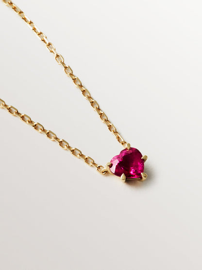 Colgante de oro amarillo de 9K con rubí rojo en talla corazón