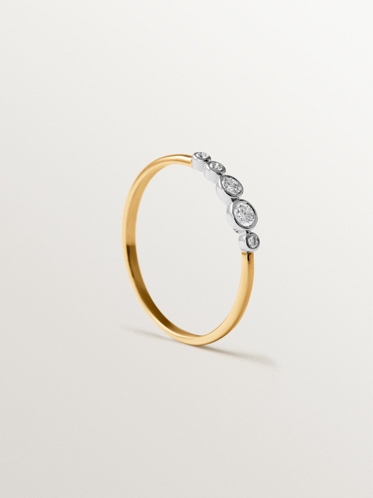 Anillo de oro blanco y amarillo de 9K con diamantes