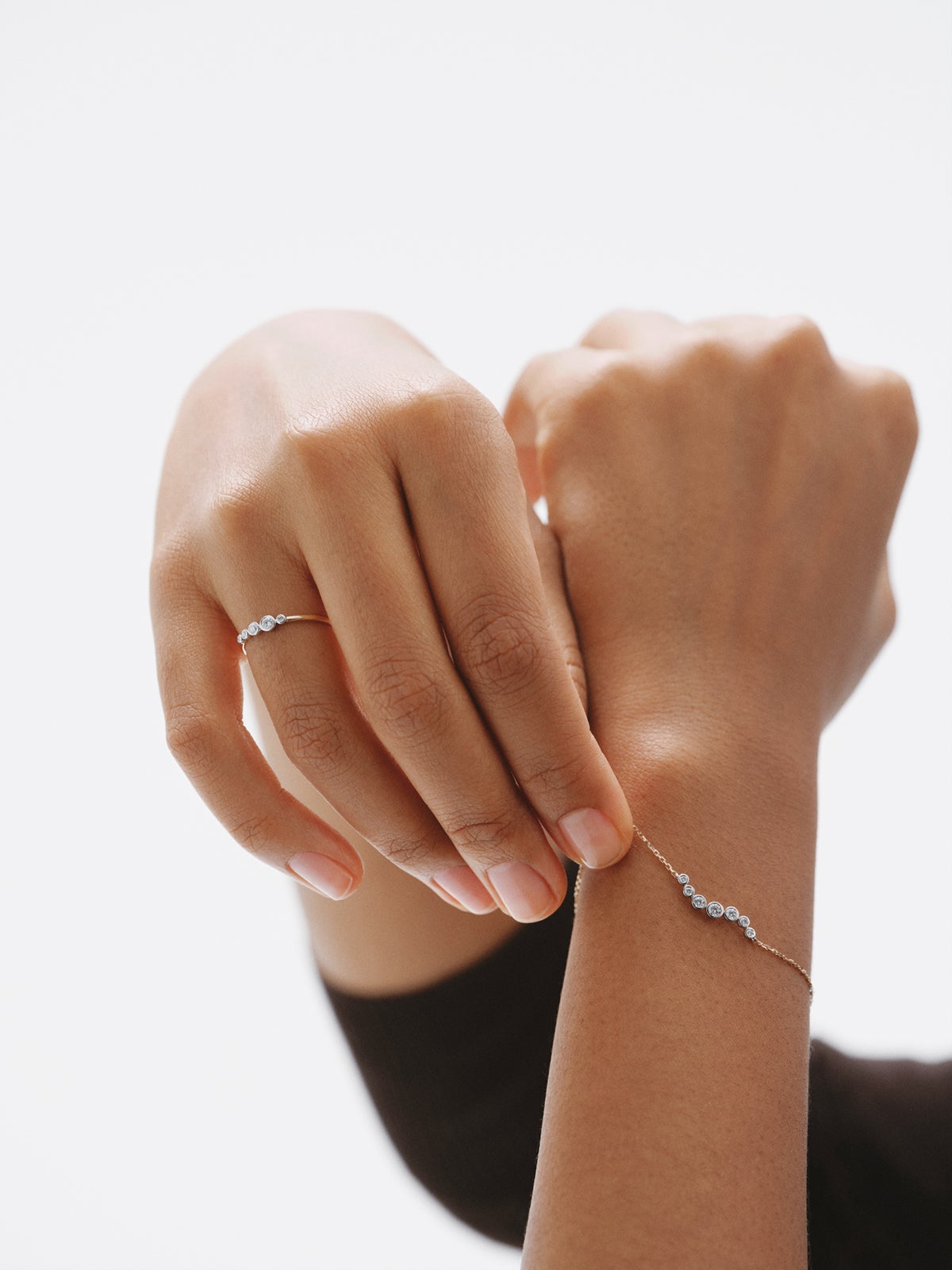 Anillo de oro blanco y amarillo de 9K con diamantes