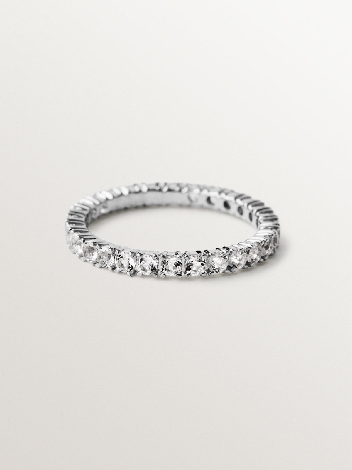 Alianza de plata 925 con topacios blancos