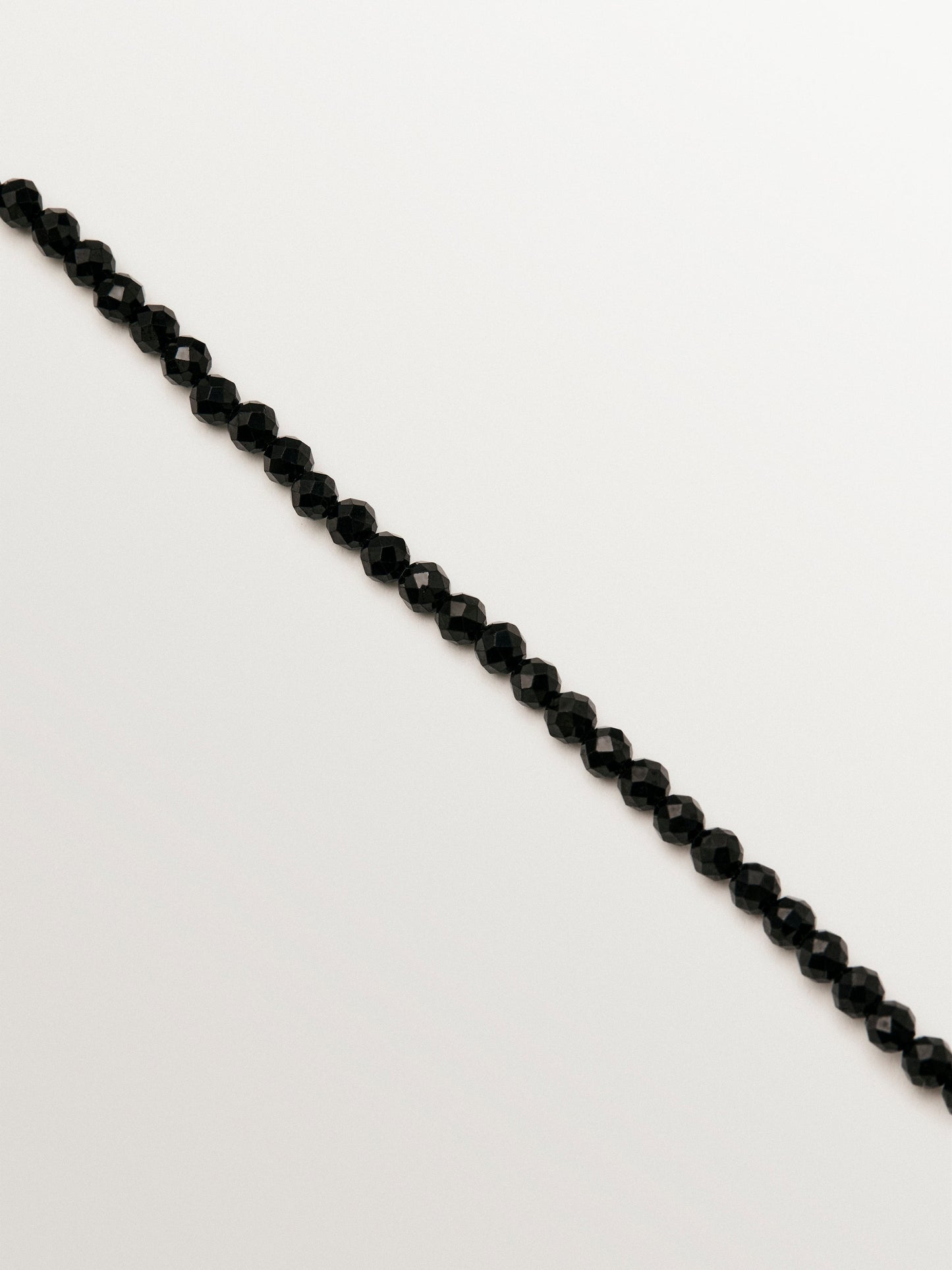 Collar de plata 925 con espinelas negras y perla